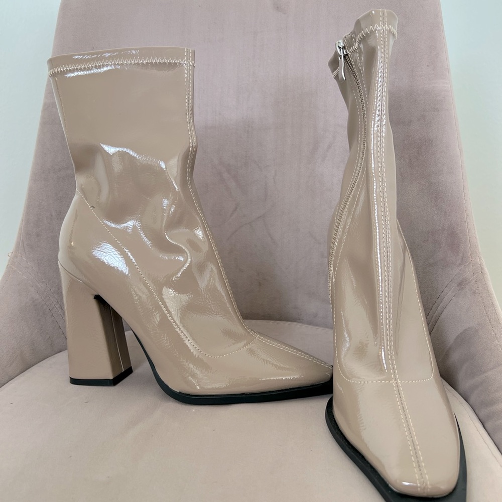 NWT gogo Ankle Booties Nude